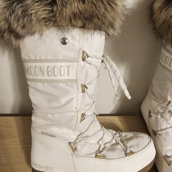 Moon Boot Tall White Monaco With Faux Fur-Trim - Picture 2 of 12